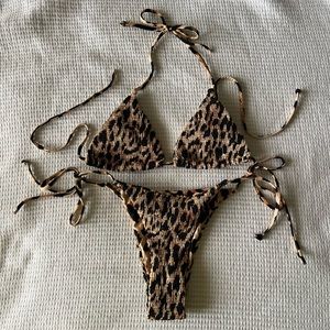 Leopard print bikini never worn